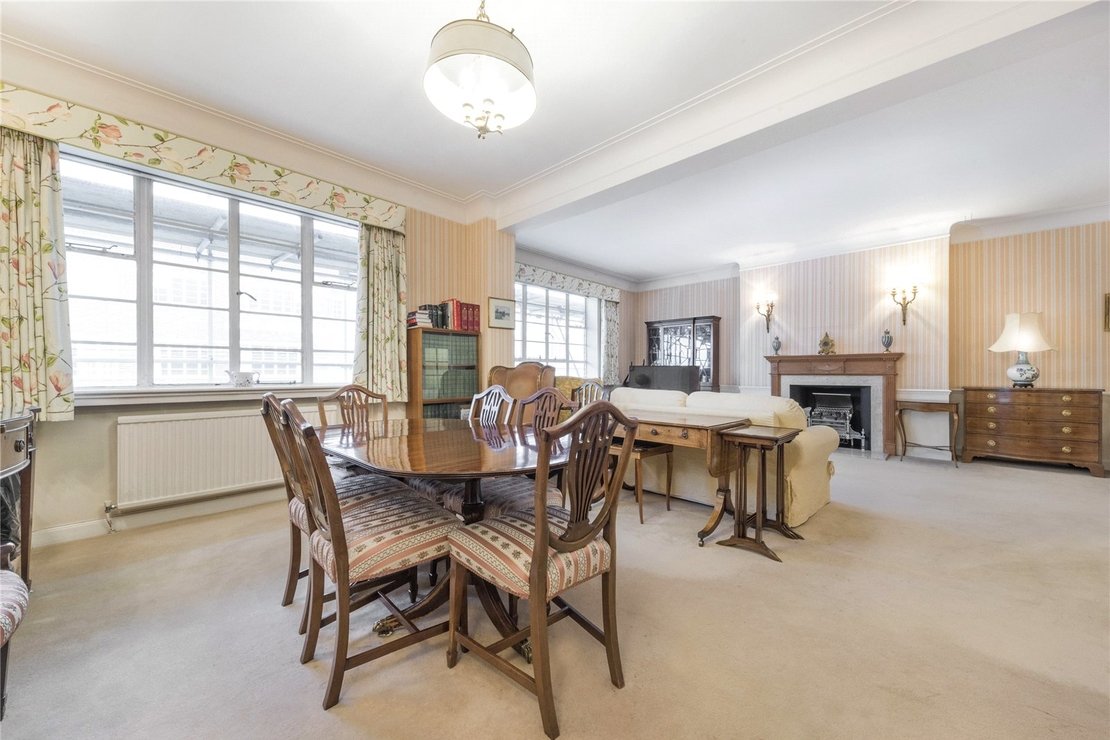 3 bedroom Flat for sale in Stockleigh Hall-view4