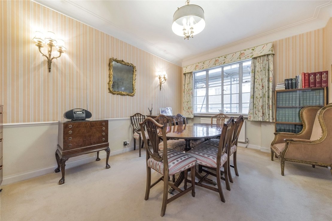 3 bedroom Flat for sale in Stockleigh Hall-view10