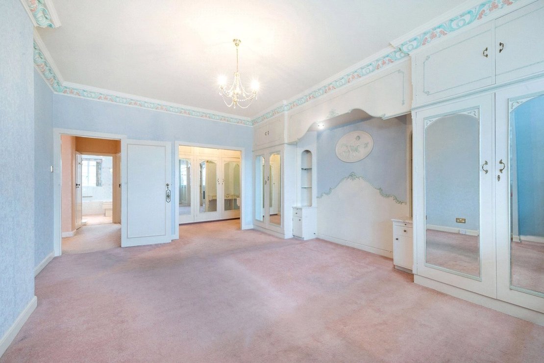 3 bedroom Flat for sale in Stockleigh Hall-view5