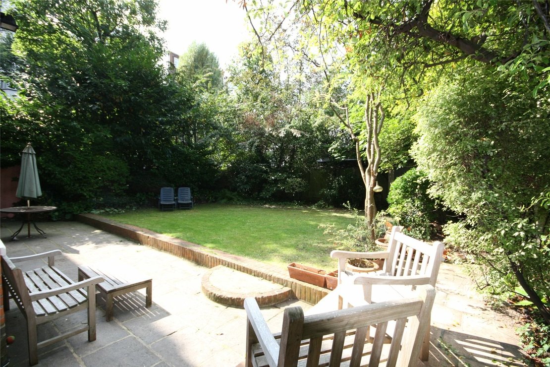 3 bedroom Flat for sale in Strathray Gardens-view2