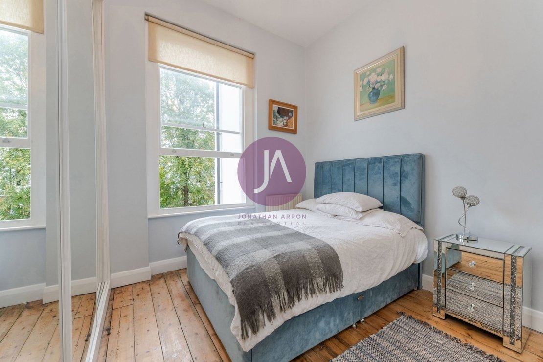 1 bedroom Flat for sale in Sutherland Avenue-view11