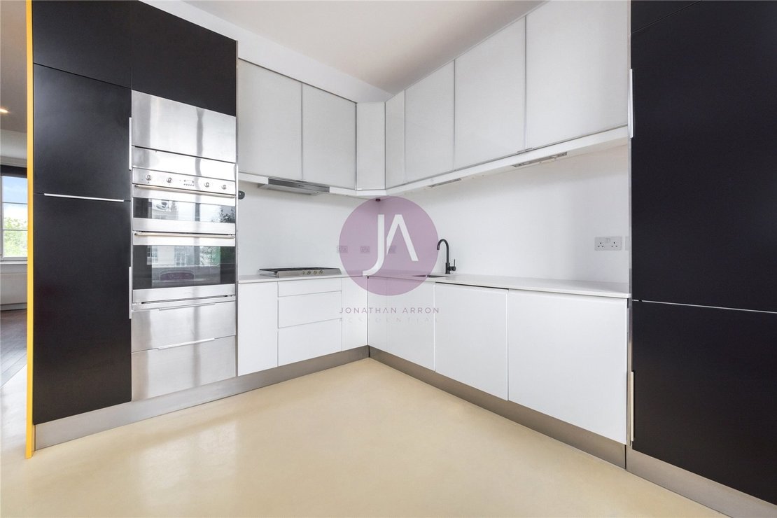 1 bedroom Flat for sale in Sutherland Avenue-view5