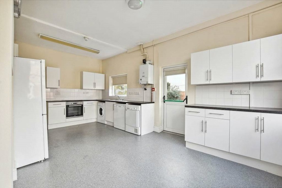 5 bedroom House for sale in Tetherdown-view2