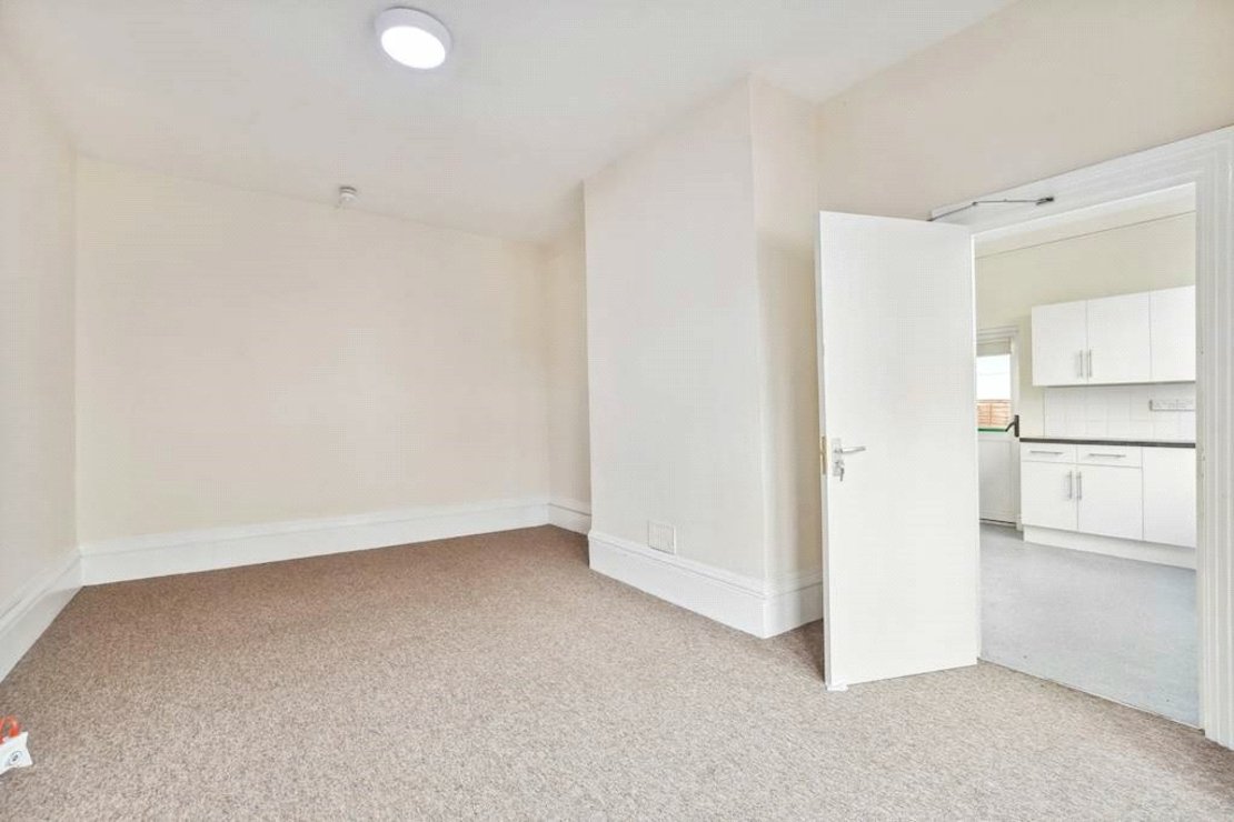 5 bedroom House for sale in Tetherdown-view3