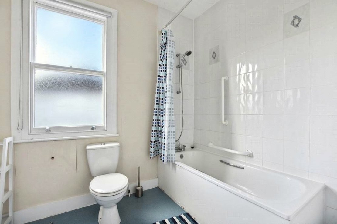 5 bedroom House for sale in Tetherdown-view8