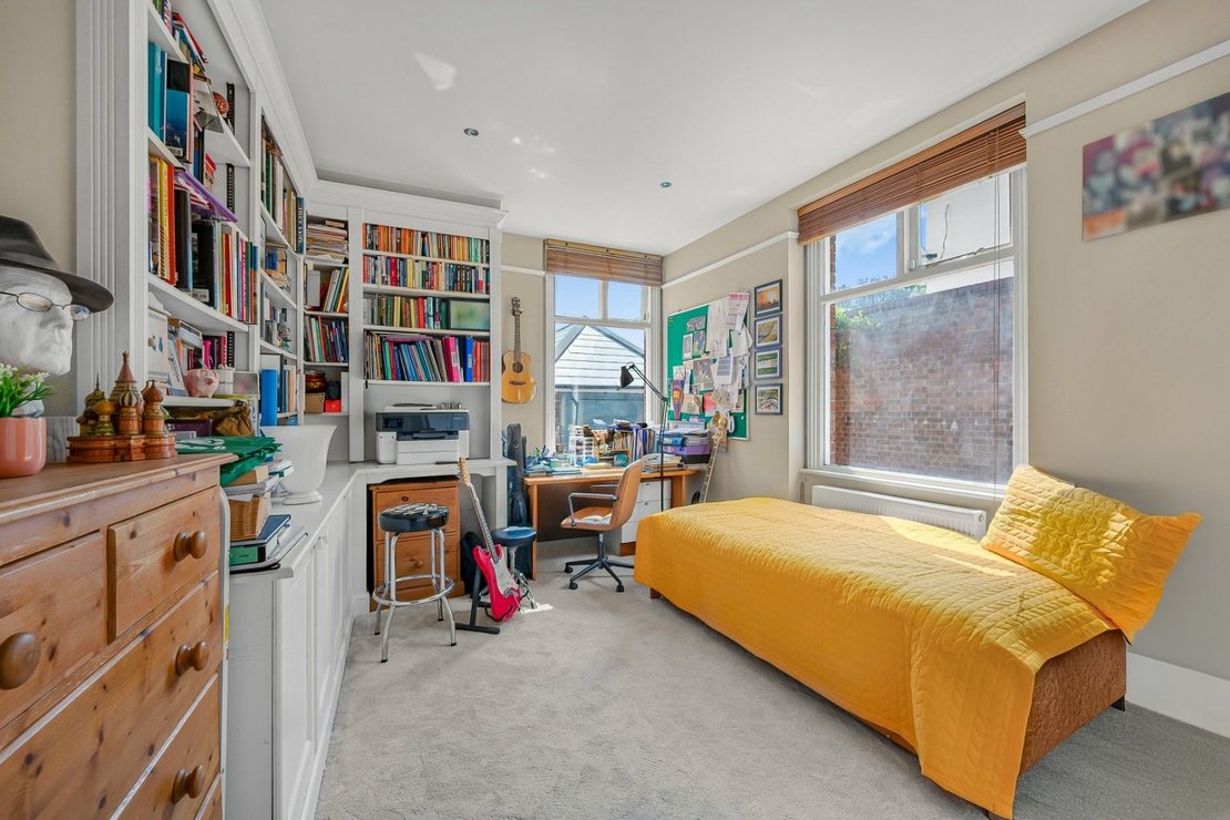 3 bedroom Flat for sale in The Avenue-view9