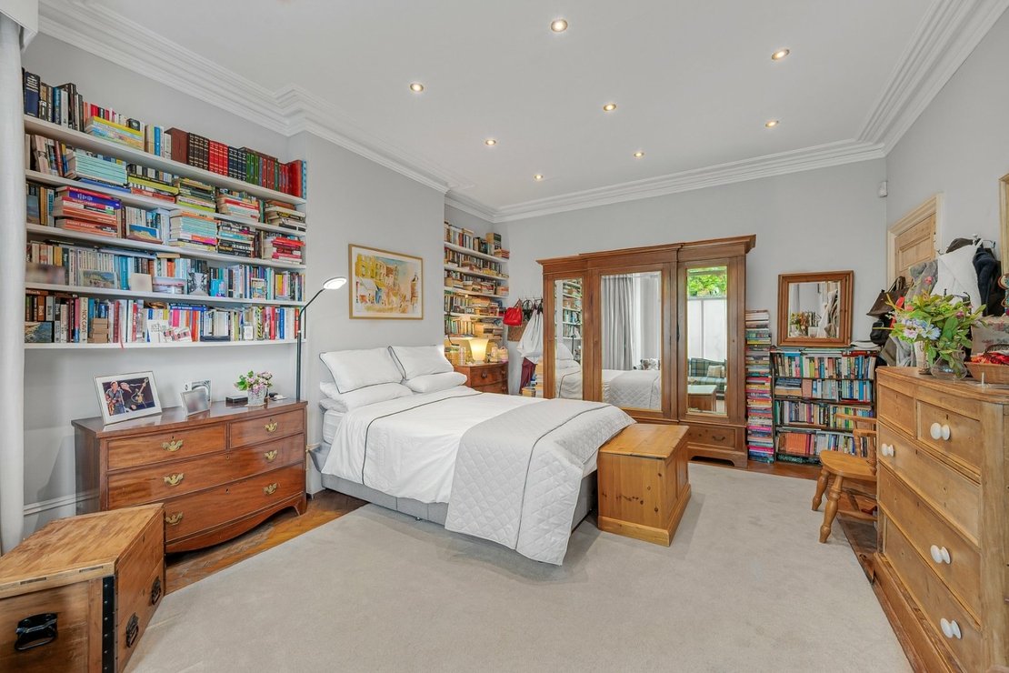 3 bedroom Flat for sale in The Avenue-view8