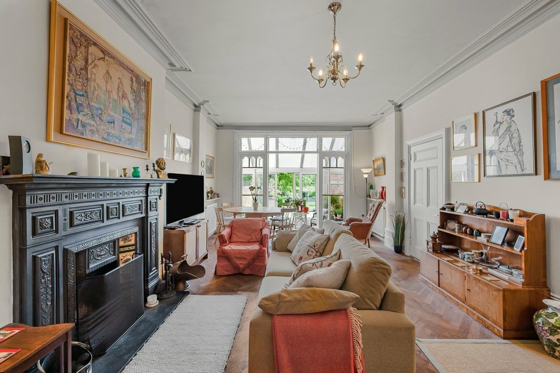 3 bedroom Flat for sale in The Avenue-view3