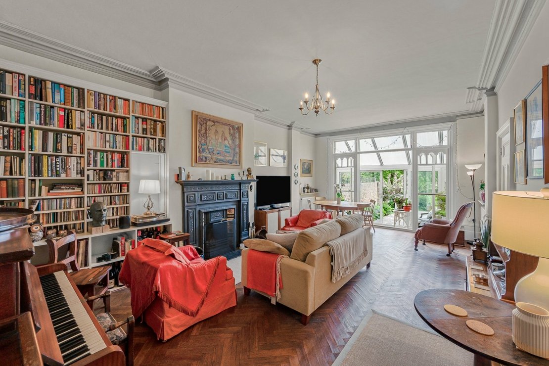 3 bedroom Flat for sale in The Avenue-view2
