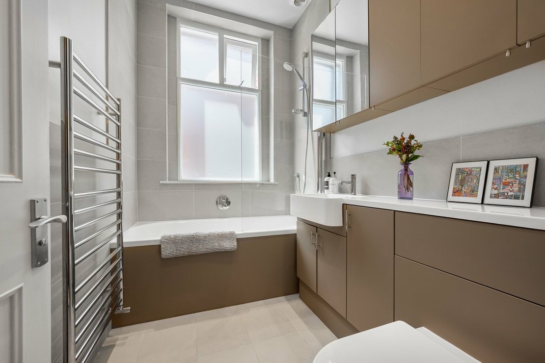 3 bedroom Flat for sale in The Avenue-view11