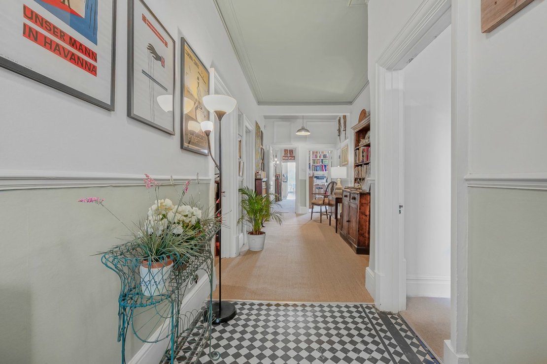 3 bedroom Flat for sale in The Avenue-view17