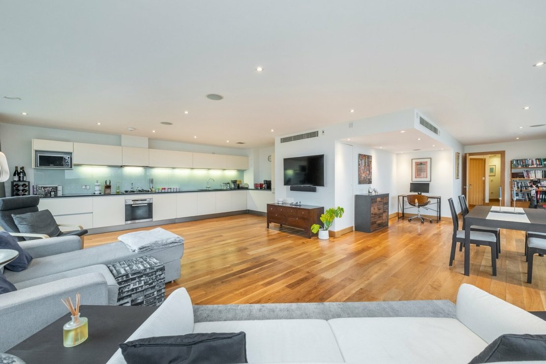 2 bedroom Flat for sale in The Panoramic-view10