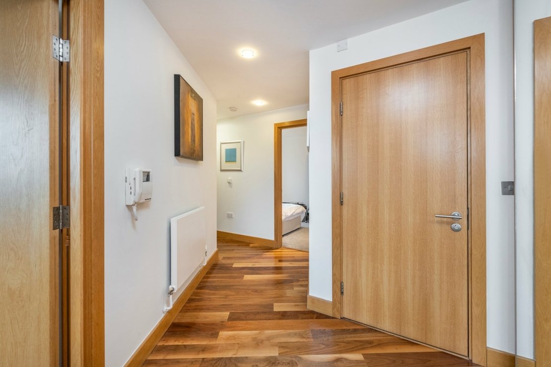 2 bedroom Flat for sale in The Panoramic-view13