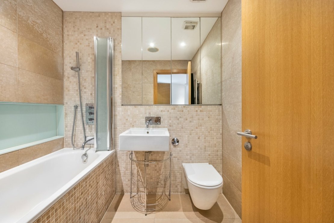 2 bedroom Flat for sale in The Panoramic-view7