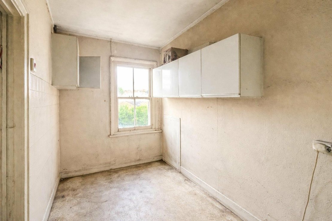 Properties for sale in Villiers Road-view9