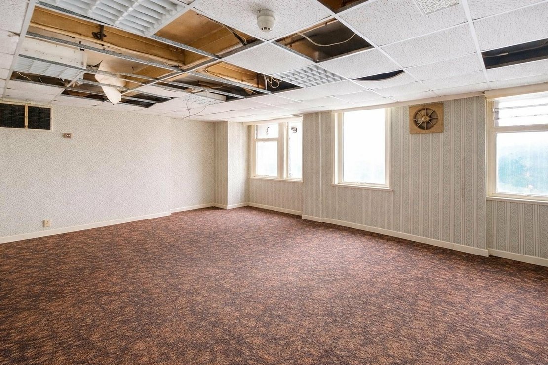 9 bedroom House for sale in Villiers Road-view5