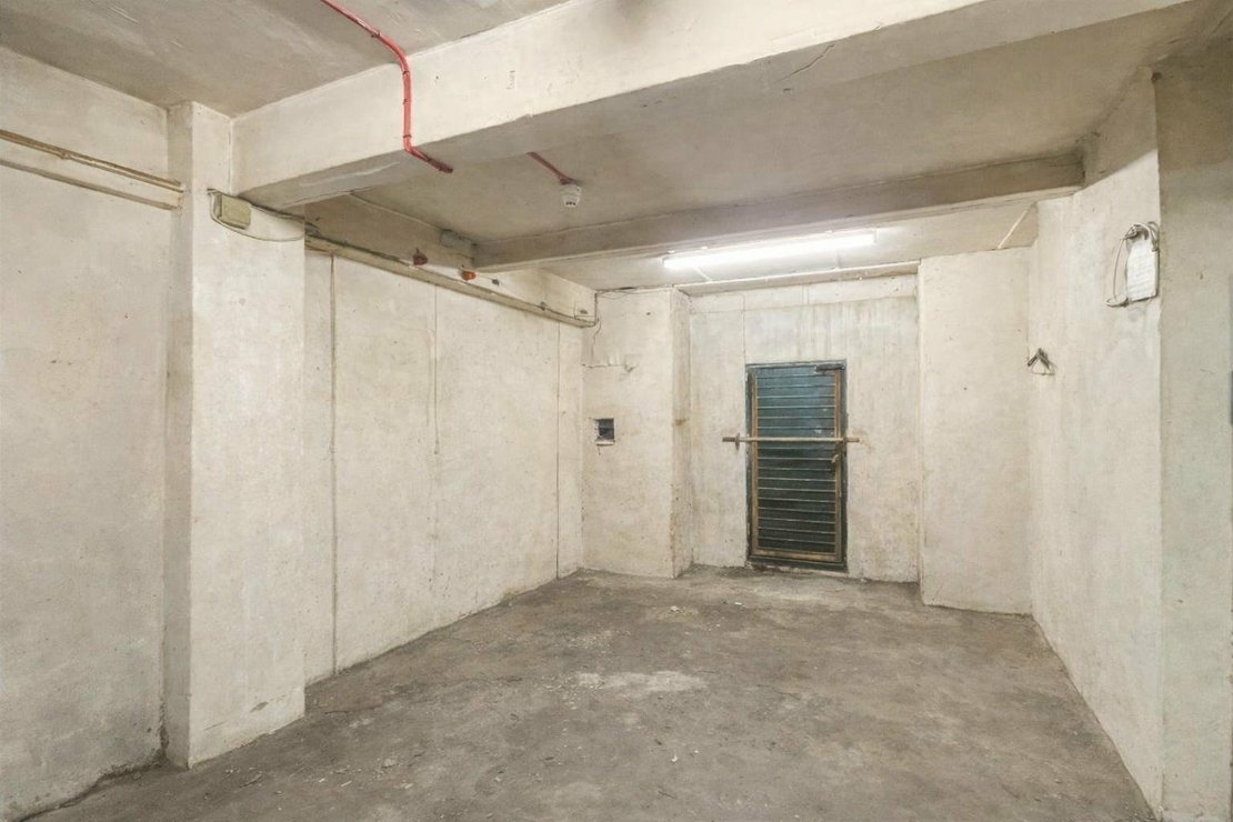 9 bedroom House for sale in Villiers Road-view4