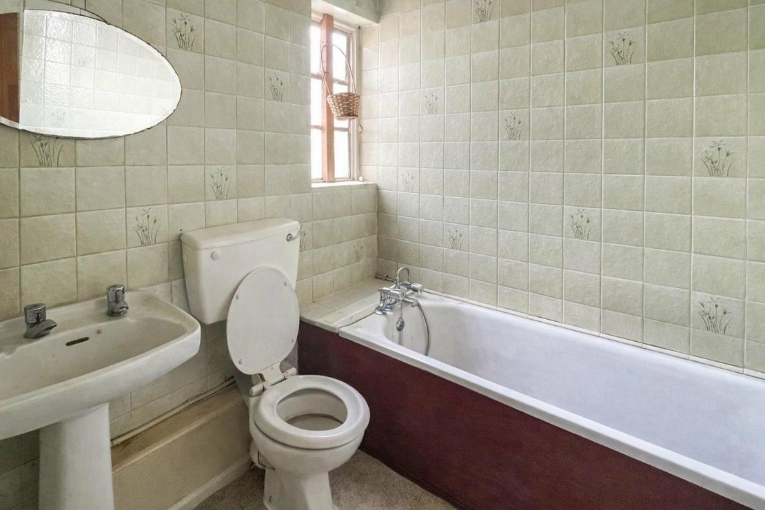 Properties for sale in Villiers Road-view10