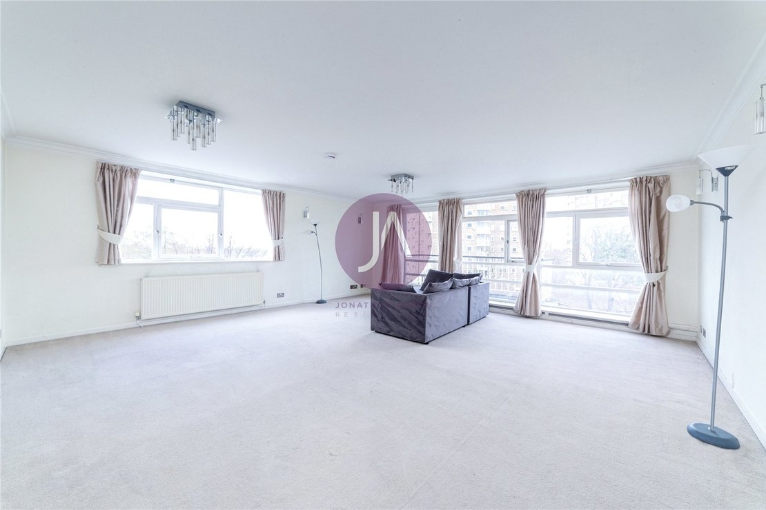 3 bedroom Flat for sale in Walsingham-view2