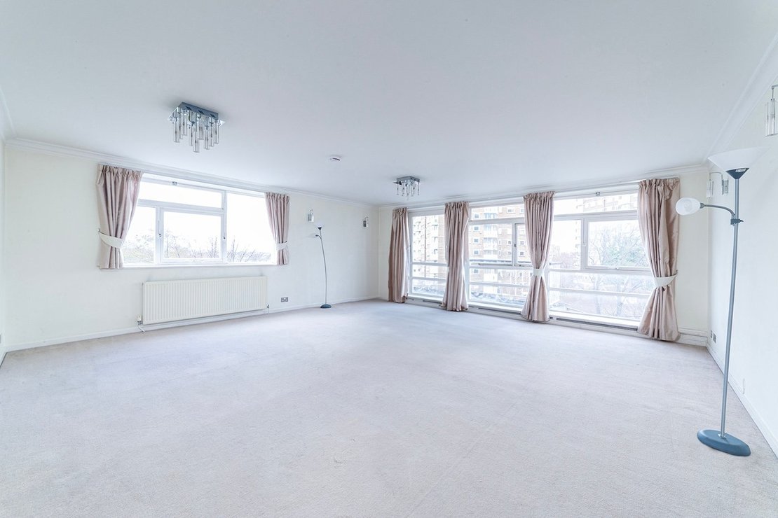3 bedroom Flat for sale in Walsingham-view2