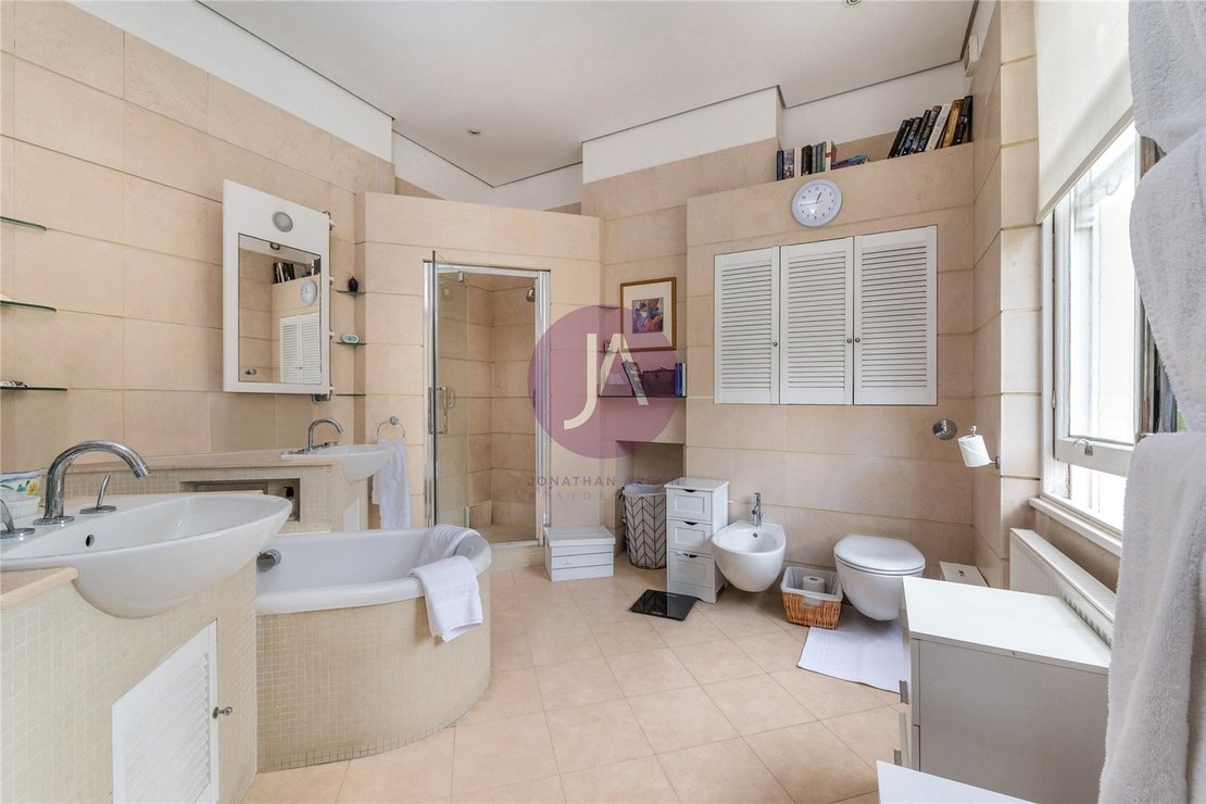 6 bedroom House for sale in Warrington Crescent-view13