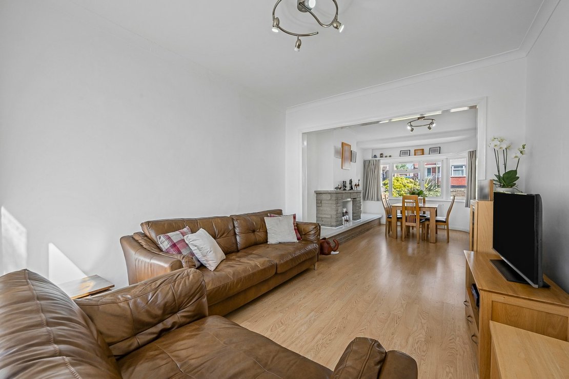 3 bedroom House for sale in Warwick Avenue-view3