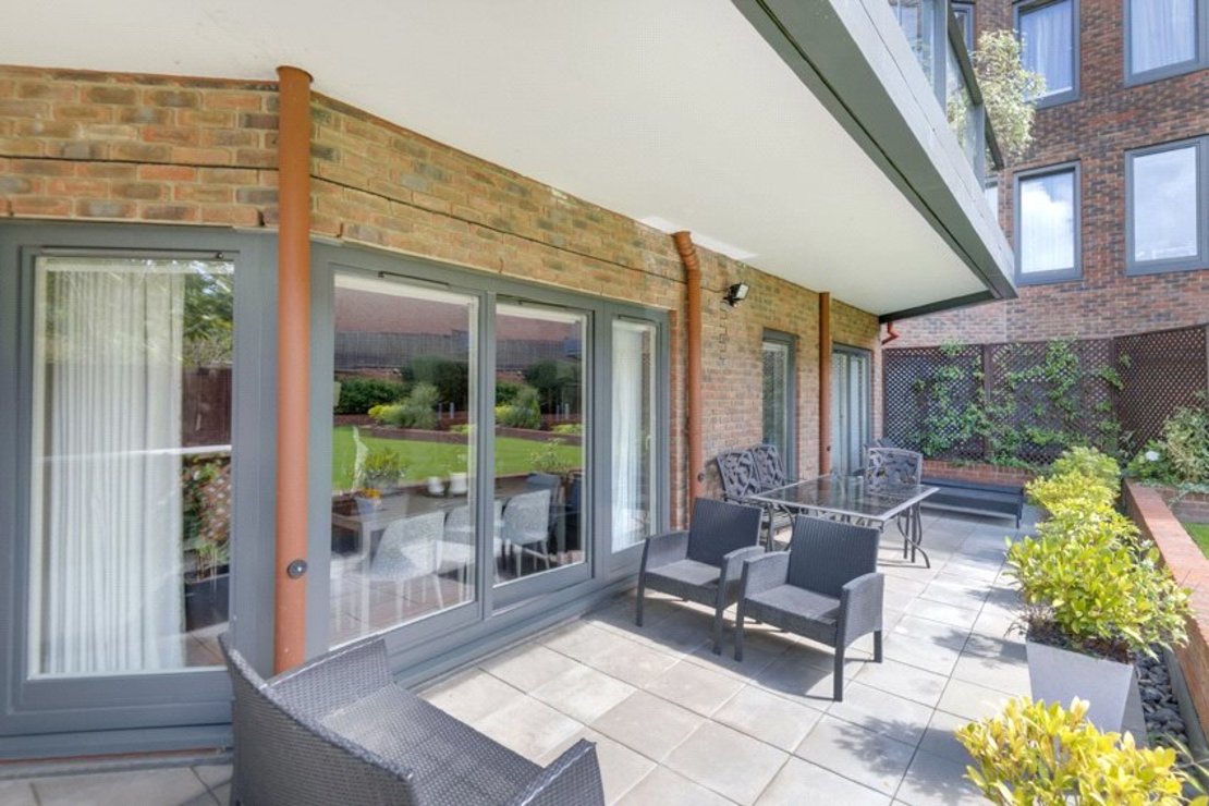 2 bedroom Flat for sale in West Heath Place-view6