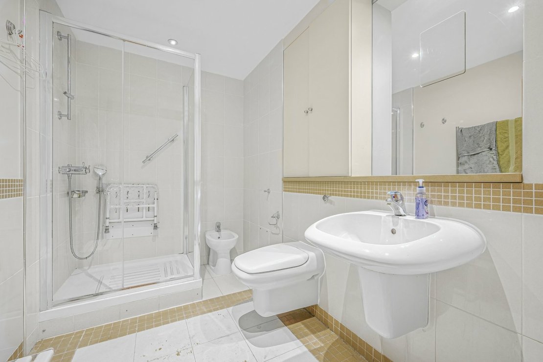 2 bedroom Flat for sale in Westfield-view8