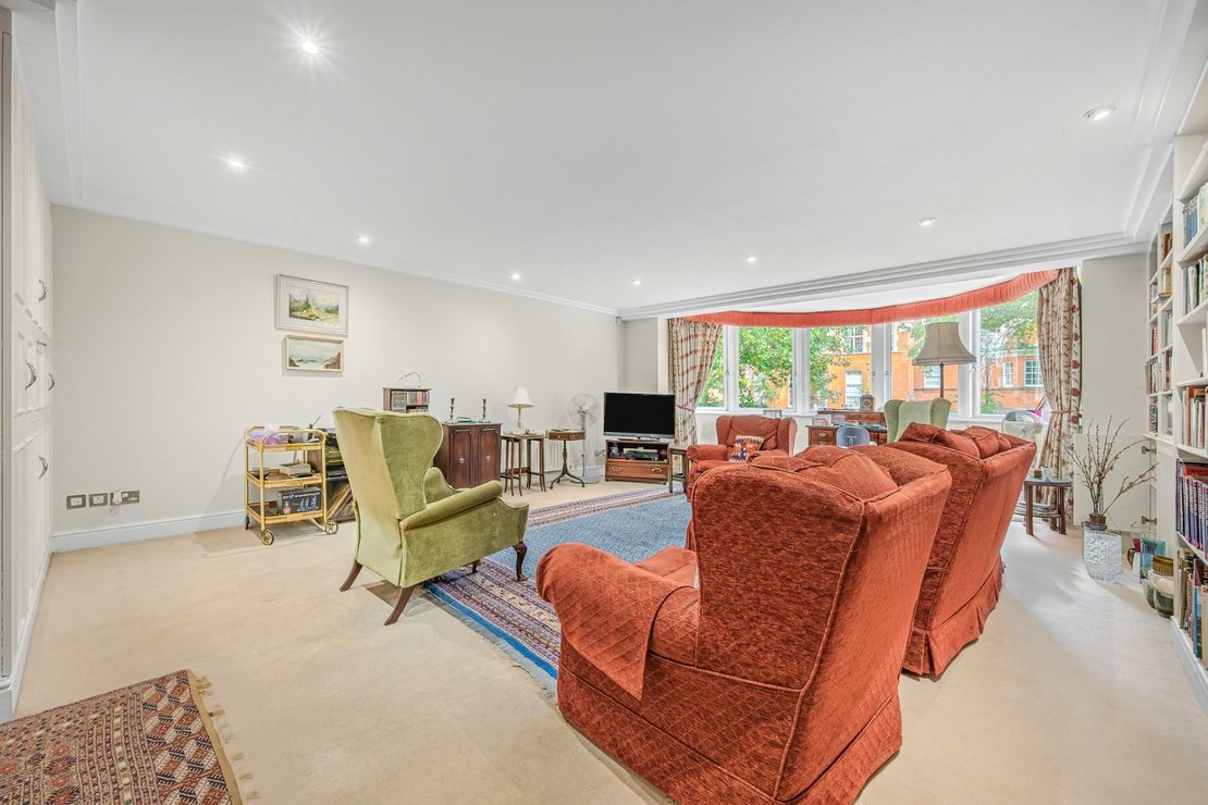 2 bedroom Flat for sale in Westfield-view13