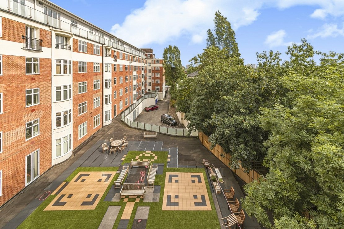 3 bedroom Flat for sale in William Court-view9