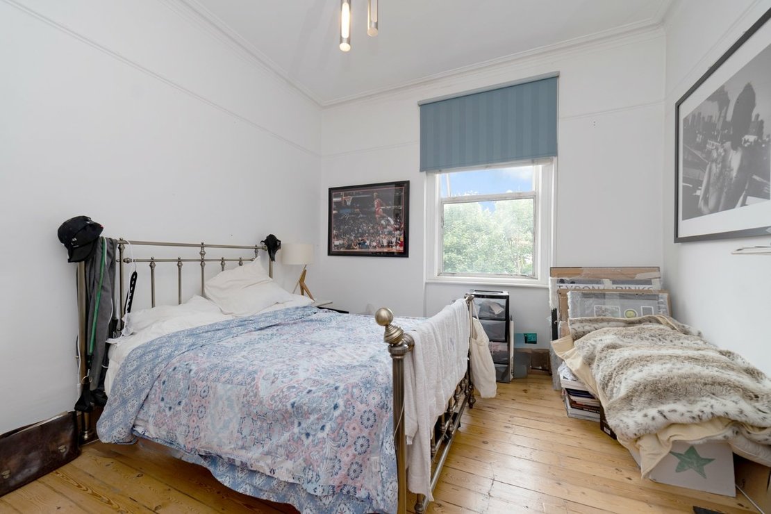 4 bedroom Flat for sale in Winchester Avenue-view3