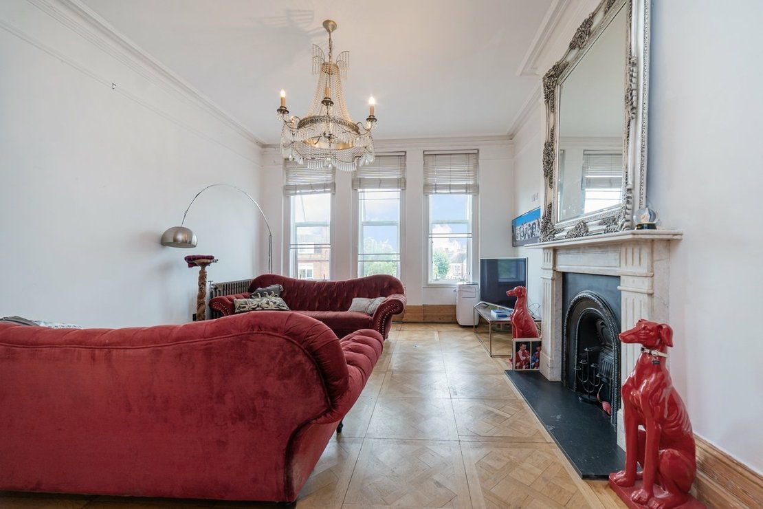 4 bedroom Flat for sale in Winchester Avenue-view2