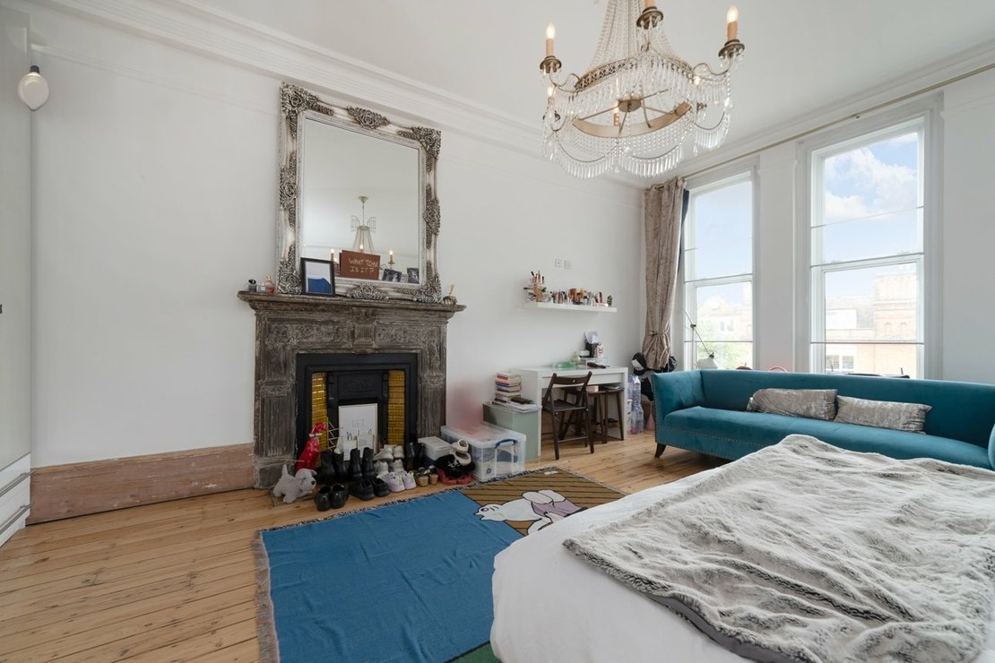 4 bedroom Flat for sale in Winchester Avenue-view10