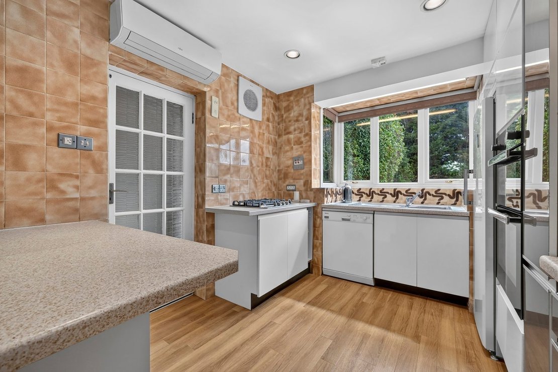3 bedroom House for sale in Winscombe Way-view4
