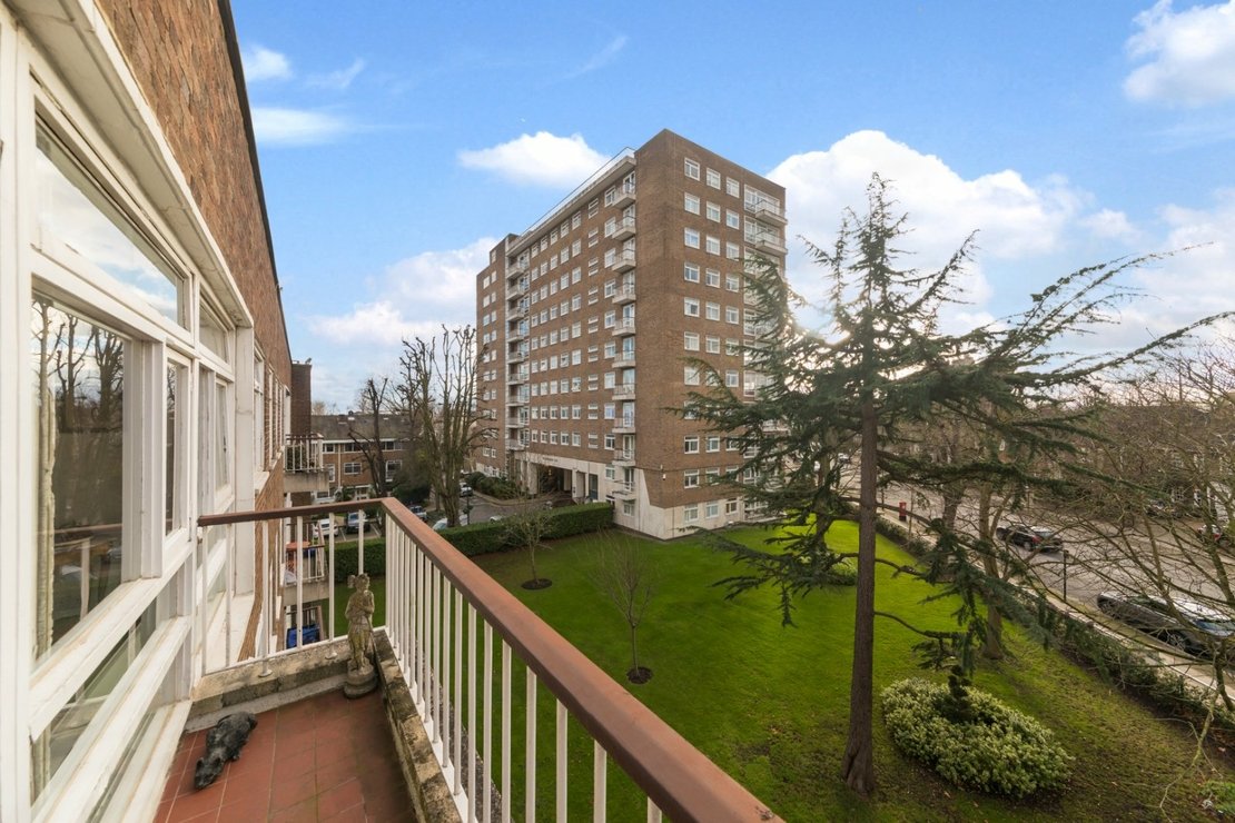 3 bedroom Flat for sale in Wymondham Court-view2