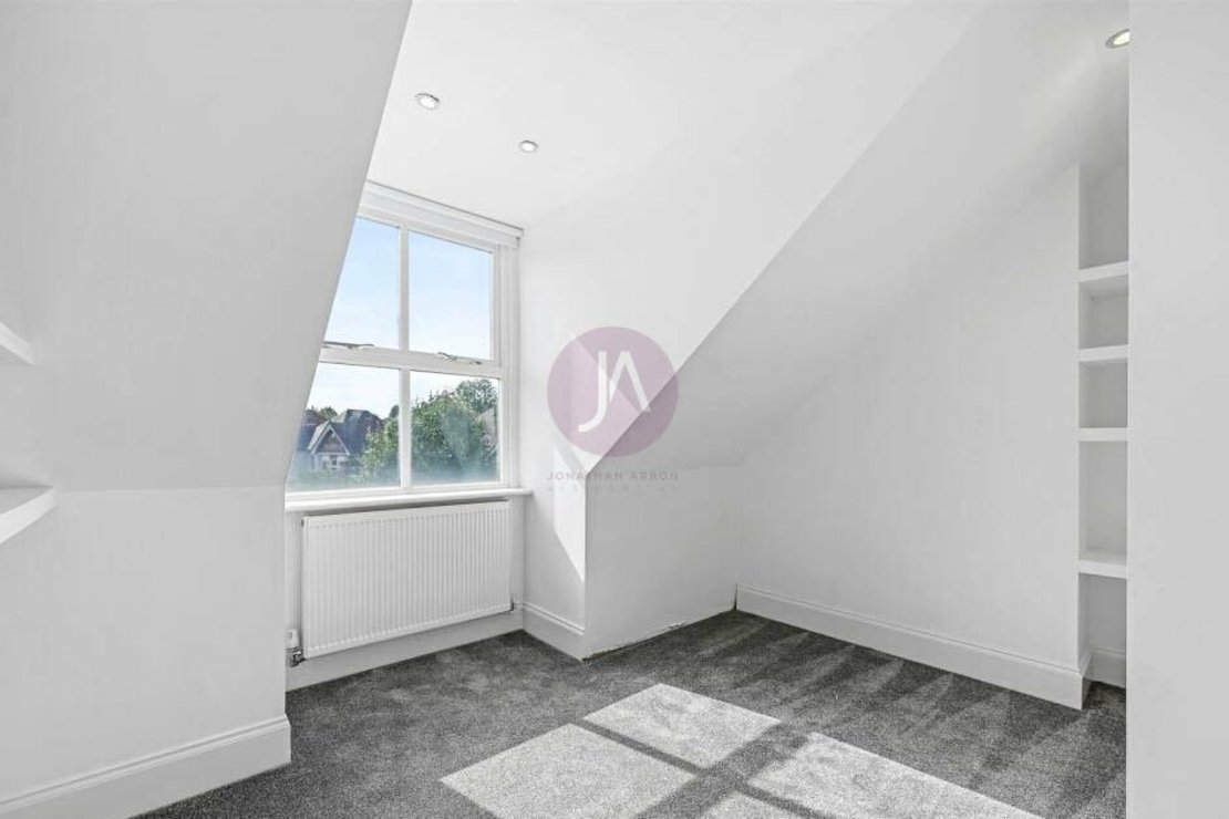 3 bedroom Flat to rent in 214 Walm Lane-view6