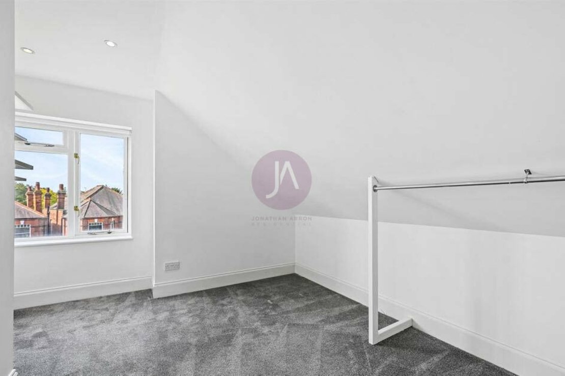 3 bedroom Flat to rent in 214 Walm Lane-view7