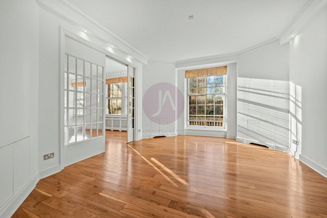 4 bedroom Flat to rent in Abbey Lodge-view4