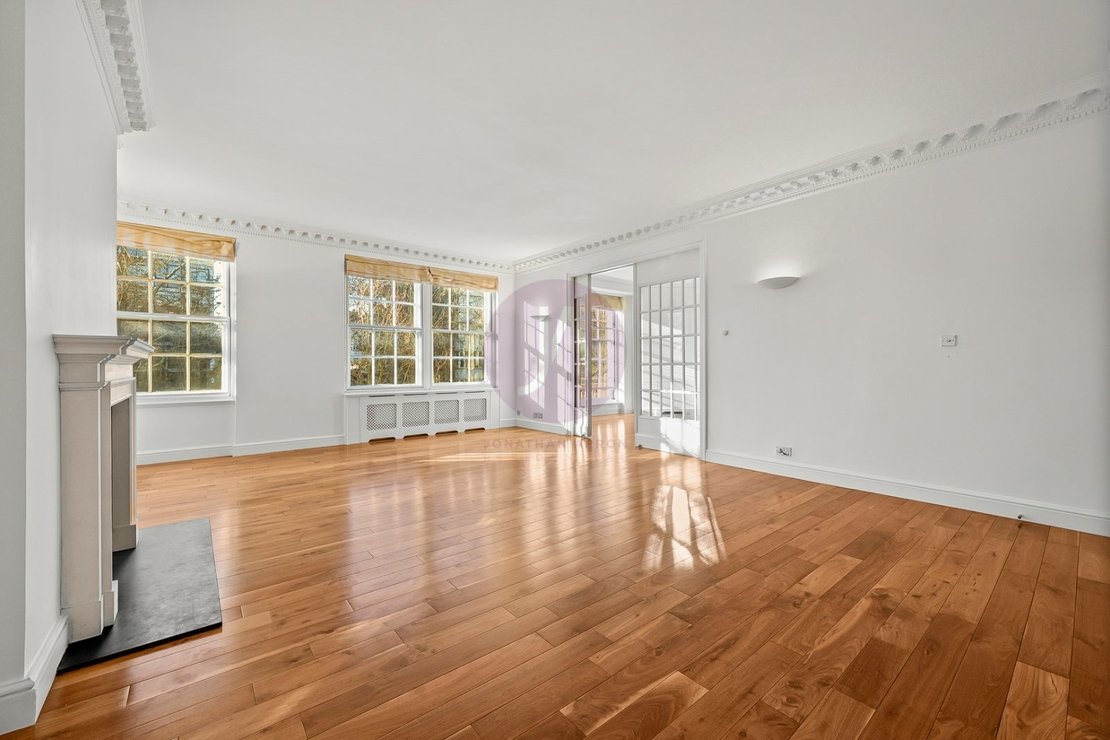 4 bedroom Flat to rent in Abbey Lodge-view2