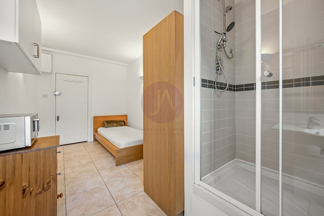 4 bedroom Flat to rent in Abbey Lodge-view19