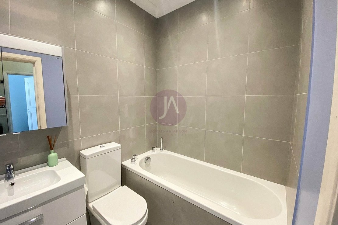 2 bedroom Flat to rent in Abbey Road-view11