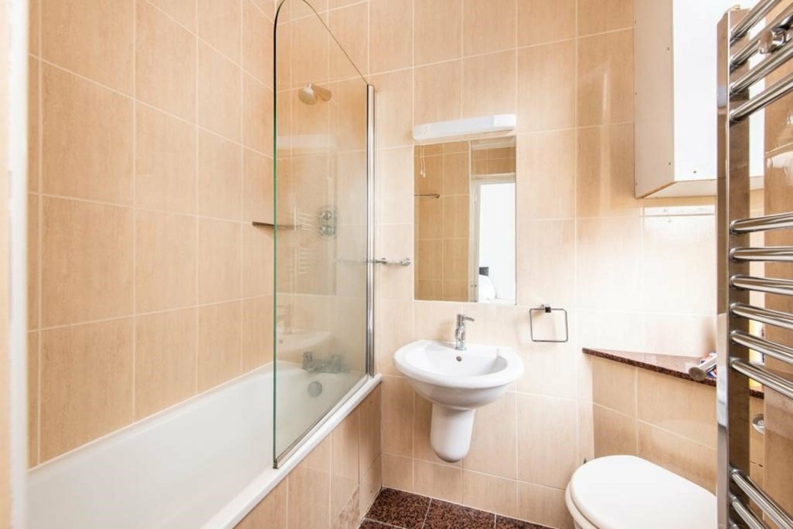 2 bedroom Flat to rent in Aberdeen Court-view11