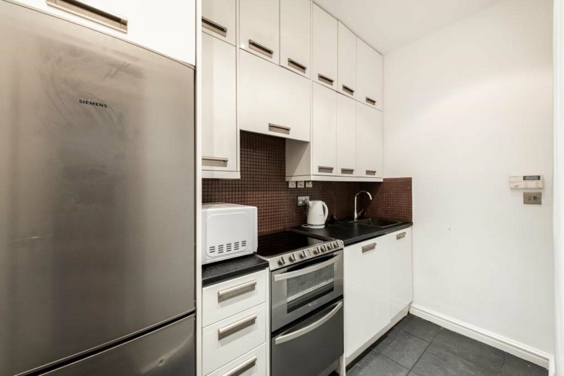 2 bedroom Flat to rent in Aberdeen Court-view5