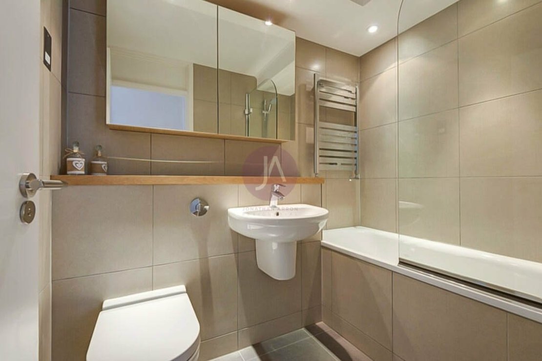 2 bedroom Flat to rent in Adamsfields-view7