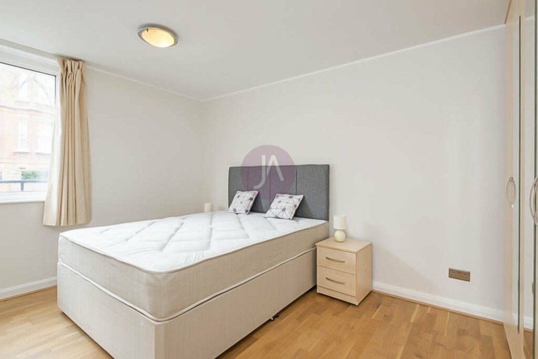 2 bedroom Flat to rent in Adamsfields-view2