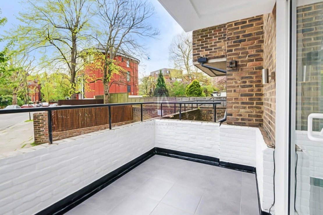 2 bedroom Flat to rent in Adamsfields-view6