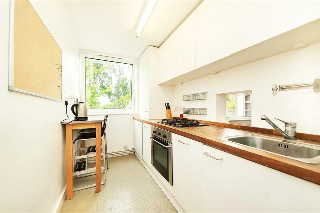 1 bedroom Flat to rent in Aldsworth Close-view4