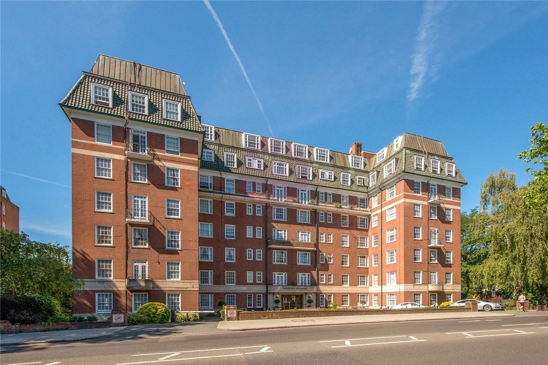 3 bedroom Flat to rent in Apsley House-view2