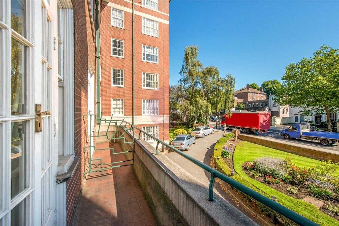 3 bedroom Flat to rent in Apsley House-view13