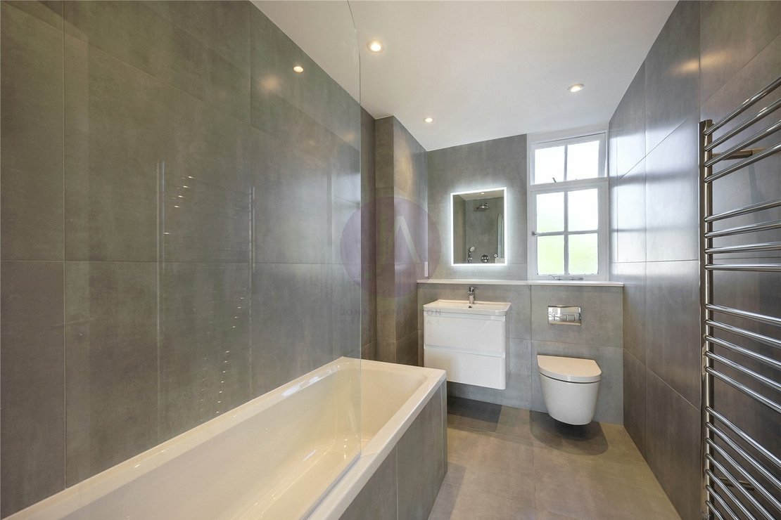 3 bedroom Flat to rent in Apsley House-view6